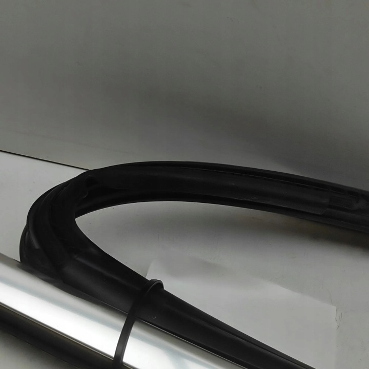 MOULURE SUPÉRIEURE AVANT DROITS PORTES AUDI A6 E-TRON AVANT (GH5) 85F837432A