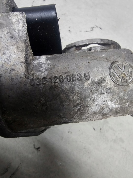 PAPILLON DES GAZ VW PASSAT B6 2.0 TDI 03G128063B PAPILLON DES GAZ