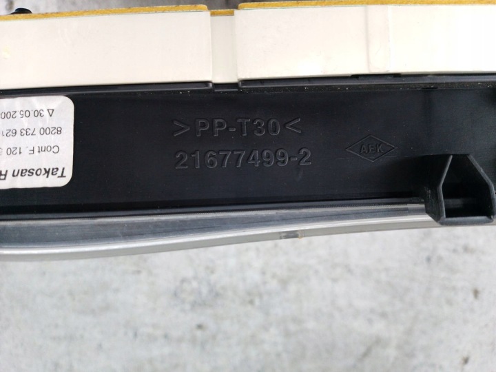 COMPTEUR DACIA SANDERO I 8200733621 21677499-2 1.6 MPI