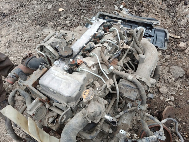 MOTEUR COMPLET 3.0 TDI 4M42 4M42-3AT2 MITSUBISHI CANTER FUSO 2011 R