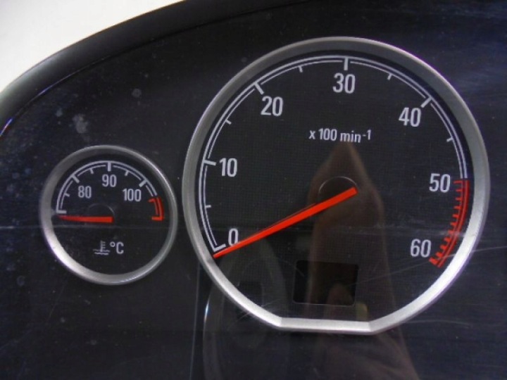 OPEL VECTRA C COMPTEUR TABLEAU DE BORD 1,9D LIFT 13193081QX