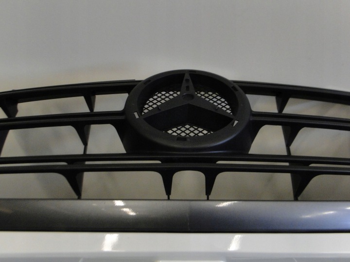 MERCEDES GRILLE CALANDRE SANS CHROME SPRINTER W907 907 W910 910