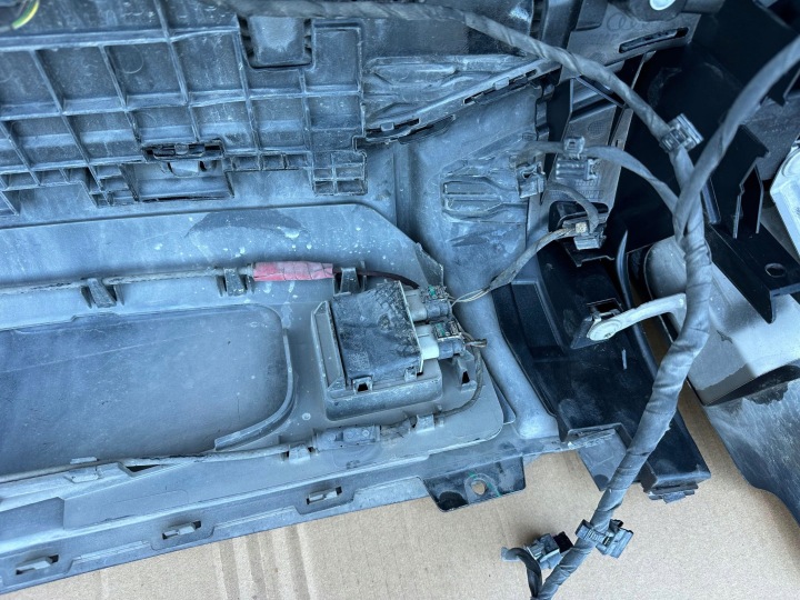 AUDI RSQ8 PARE-CHOCS ARRIÈRE COMPLET 4M8807511A