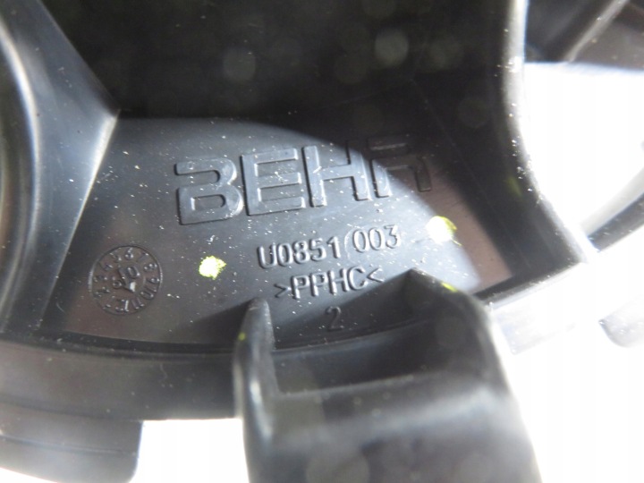VENTILATEUR AUDI A4 B8 U0851003 U0852300