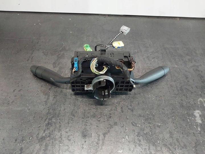 MANETTE COMMUTATEUR CLIGNOTANTS ESSUIE-GLACES PEUGEOT 307 96530932XT