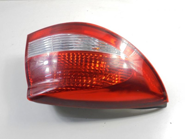 KIA RIO I DC 03-05 PHARE ARRIÈRE GAUCHE BERLINE 4D RESTYLAGE LIFT