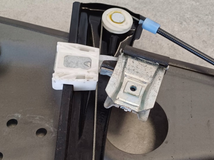 ÉLÉVATEUR VITRE DROIT AVANT MERCEDES W169 A1697203079 NR79