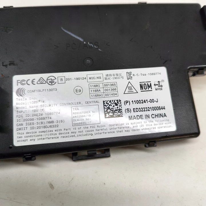 MODULE CENTRAL SERRURE TESLA MODÈLE Y 110024100J 23416633 393KW 2023