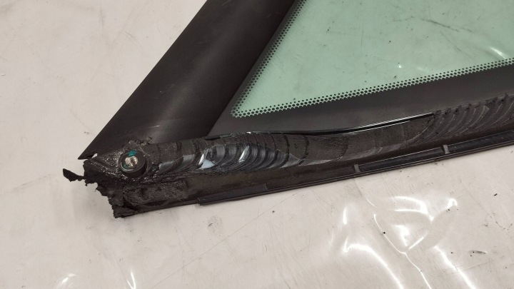 2018 TESLA MODÈLE AVEC VITRE TRIANGULAIRE PORTES ARRIÈRE 43R008010