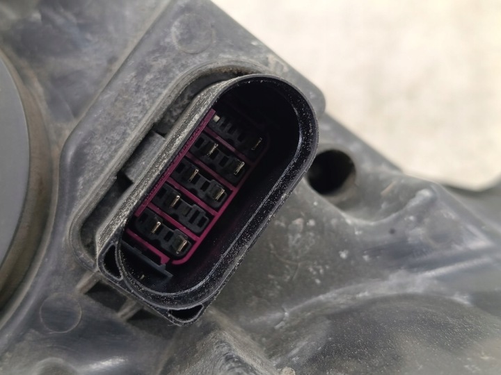 PHARE AVANT GAUCHE VW PASSAT B6 3C0941005J 1EL247014-01 HELLA
