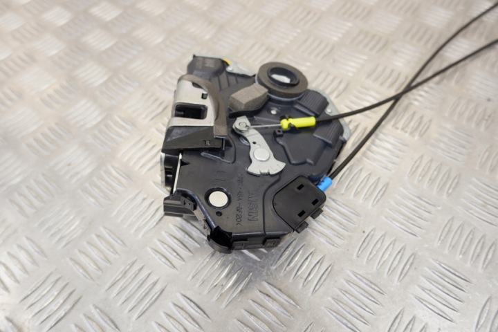 SERRURE GAUCHES AVANT PORTES TOYOTA AURIS (_E18_) 6904005150 1.8L HYBRID