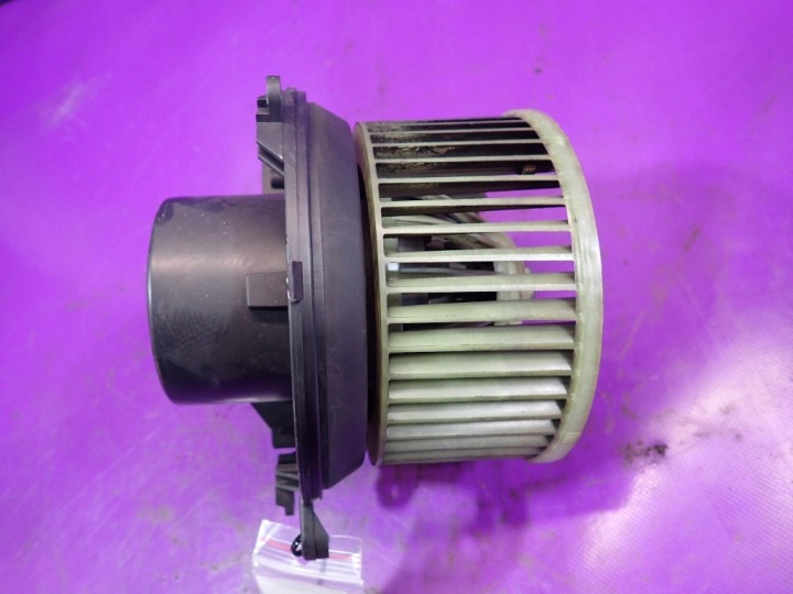 SKODA SUPERB I 06-08 VENTILATEUR CONDUIT D'AIR VENTILATEUR RÉSISTANCE 8D1820021 6 GOUPILLE
