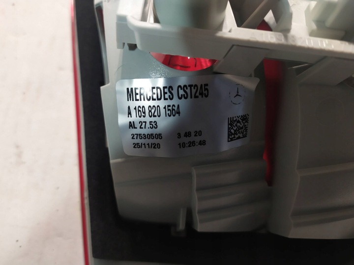 PHARE GAUCHE ARRIÈRE DANS COUVERCLE DE COFFRE MERCEDES W169 W245