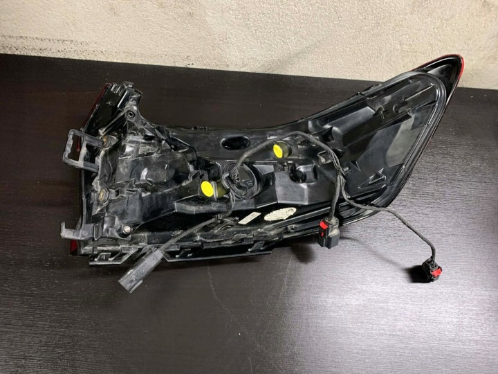 VOLVO C40 PHARE GAUCHE ARRIÈRE LED 32365666