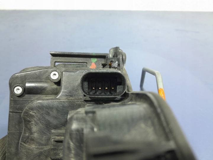 BMW 5 G30 G31 SERRURE DE PORTE AVANT DROIT 4 GOUPILLE EUROPE KEYLESS 7477688