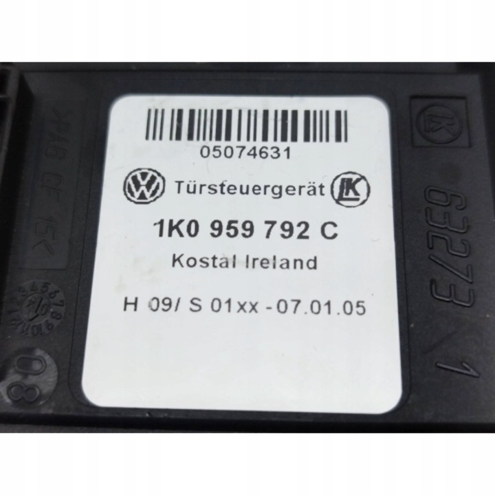 2005 VOLKSWAGEN GOLF V PETIT MOTEUR VITRES PORTES AVANT 1K4837401G