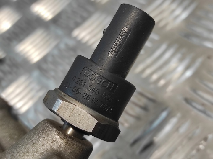 MOULURE INJECTION INJECTEURS VOLKSWAGEN VW GOLF V 5 1.6 FSI 115 KM 03C133204