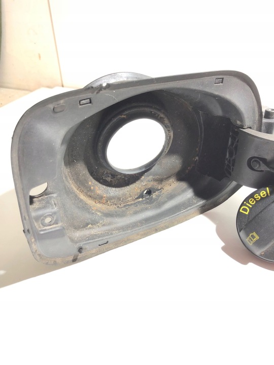 CLAPET GOULOTTE DE REMPLISSAGE CARBURANTS AUDI A5 8T LIFT LY9C