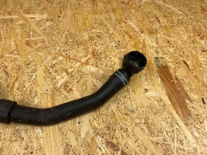 TUYAU TUYAU FIL EAU VW SKODA SEAT AUDI 5Q0122101BJ