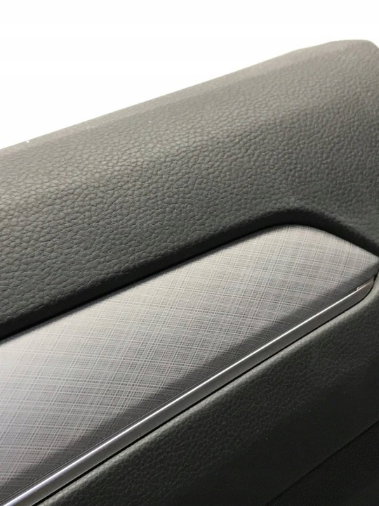 VOLKSWAGEN PASSAT B8 2015 AVANT CÔTÉ DROITE CARDAN BRODERIE PORTES