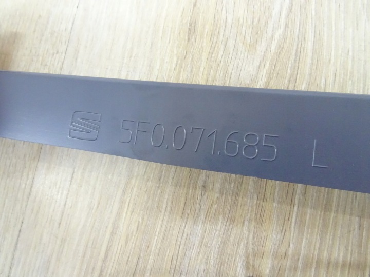 MOULURE SEUIL SEAT LEON III 5F0071685L GAUCHE