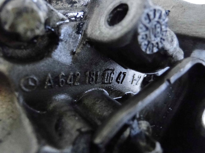 MERCEDES ML W164 164 POMPE HUILES A6421810647