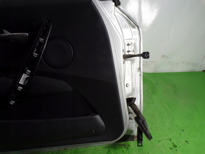BMW E87 PORTES AVANT GAUCHE 354/7