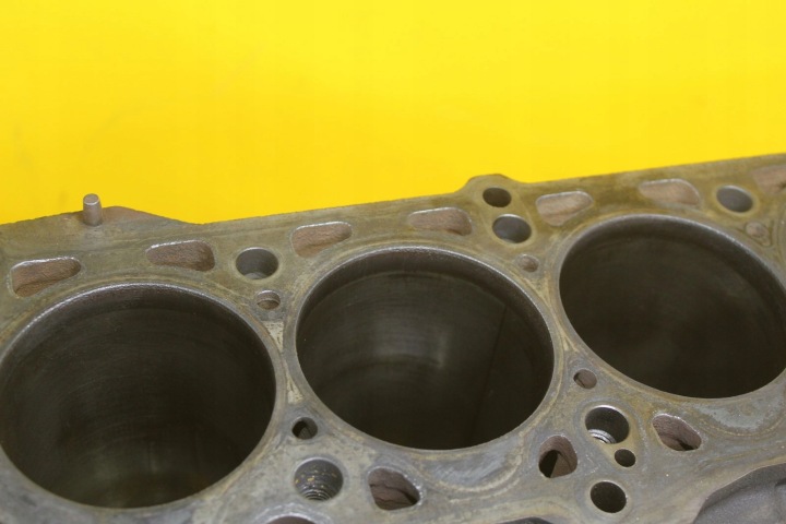 BLOC MOTEUR VOLKSWAGEN TRANSPORTER T4 CARAVELLE 2.4 D ABB 074103021