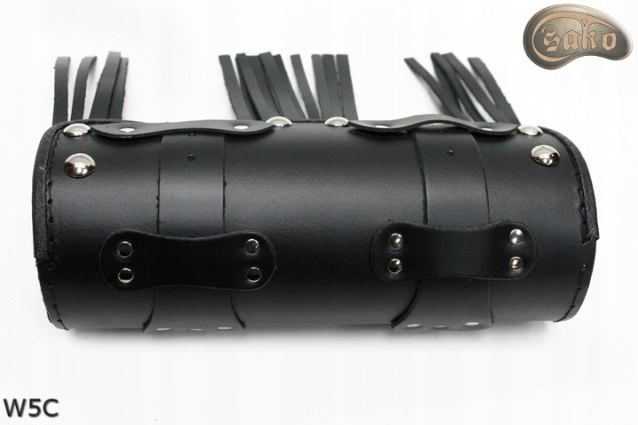 GALET INSTRUMENTALE W5C MOTOCYCLETTE ARBRE PIORNIK FREDZLE CUIR SOUS PROJECTEUR