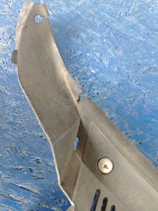 DOUBLURE DE PASSAGE DE ROUE AVANT CHRYSLER 300C