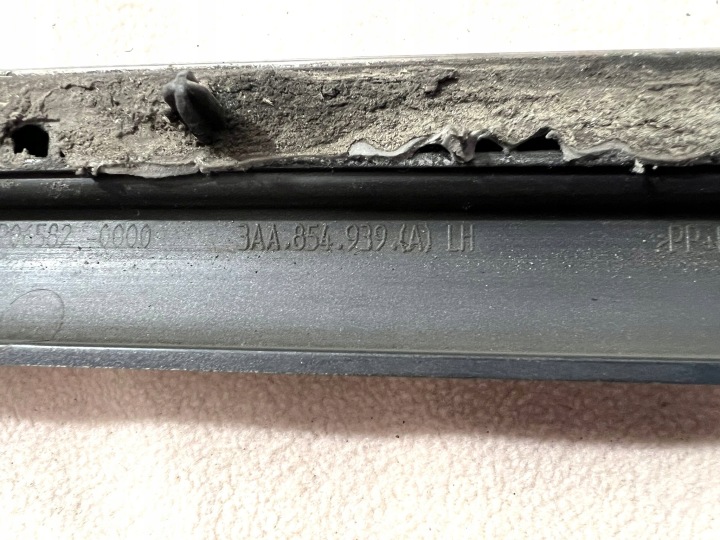 MOULURE PORTES GAUCHE AVANT VW PASSAT B7 3AA854939A
