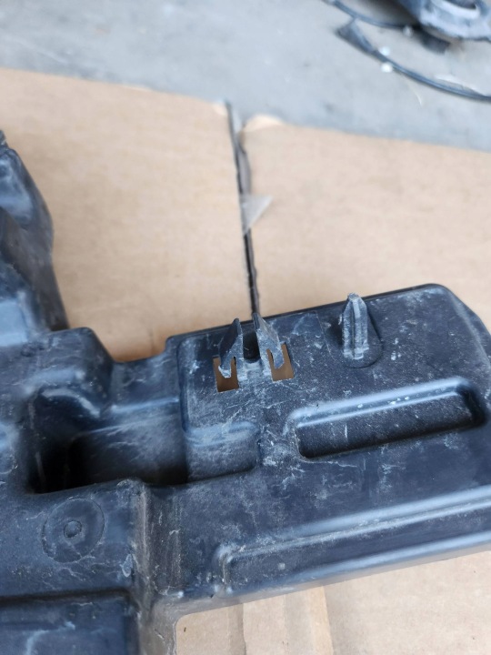GUIDE D'AIR PEUGEOT 2008 II DROITE 9852809280 LIFT 2023R.