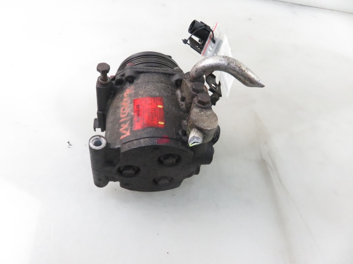 COMPRESSEUR DE CLIMATISATION MITSUBISHI CARISMA 1.6 MR500007