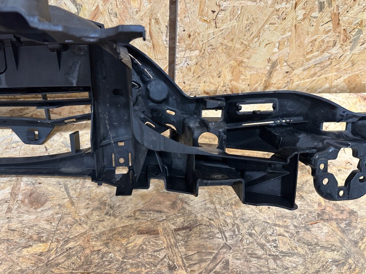 CITROEN C4 B7 GRILLE CALANDRE RENFORCEMENT AVANT COURROIE 9673046277