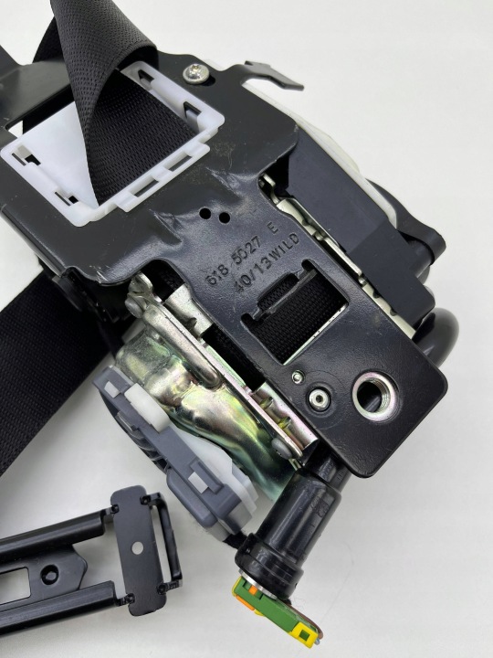 MERCEDES W212 CEINTURE DE SÉCURITÉ DROIT AVANT A2128600886