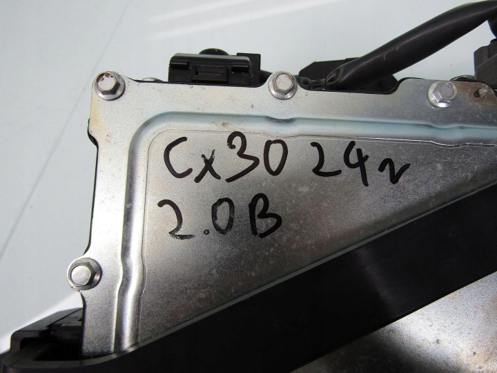 CX-30 24R INWERTER CONVERTISSEUR CONVERTISSEUR TENSION BJGB-67ZD3- BJGB67ZD3