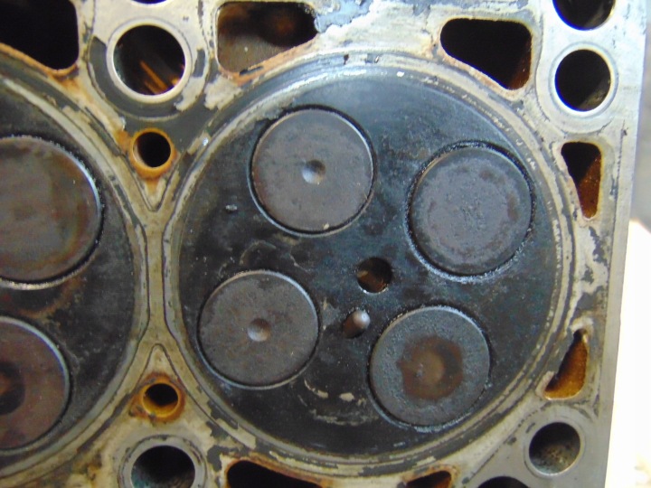 CULASSE GAUCHE VW PASSAT AUDI A4 A6 2.5 TDI 059E