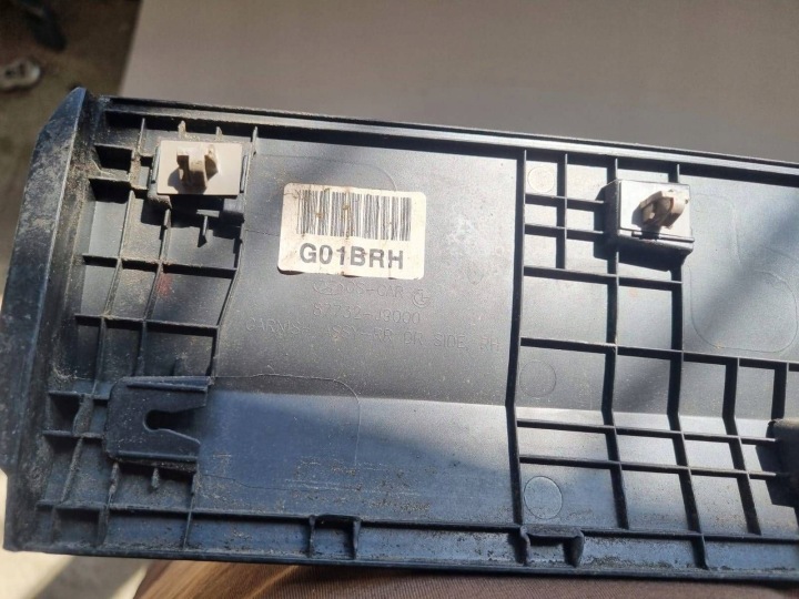 HYUNDAI KONA I 17-23 MOULURE PORTES DROIT ARRIÈRE 87732-J9000