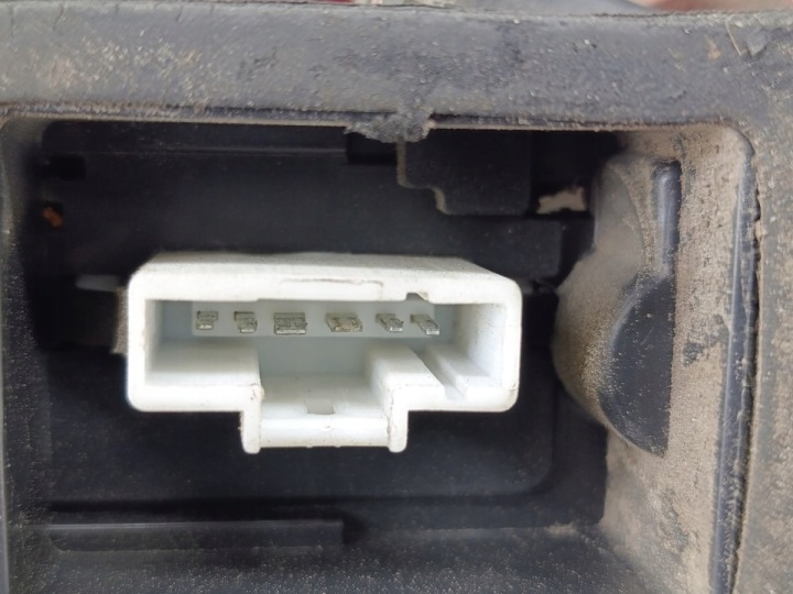 PHARE ARRIÈRE DROITE PEUGEOT 307 SW 26674T0206 VALEO UNIVERSEL