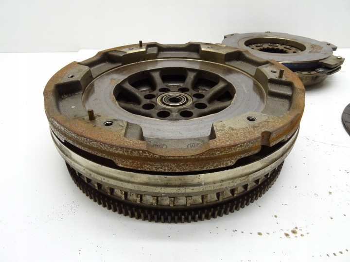 EMBRAYAGE DOUBLE VOLANT DOUBLE MASSE A0252509601 MERCEDES W204 W212 W218 2.2 CDI