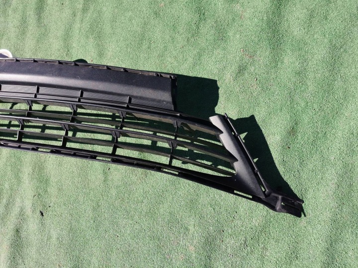 TOYOTA RAV4 IV LIFT 16-19 GRILLE CENTRALE PARE-CHOCS AVANT AVANT