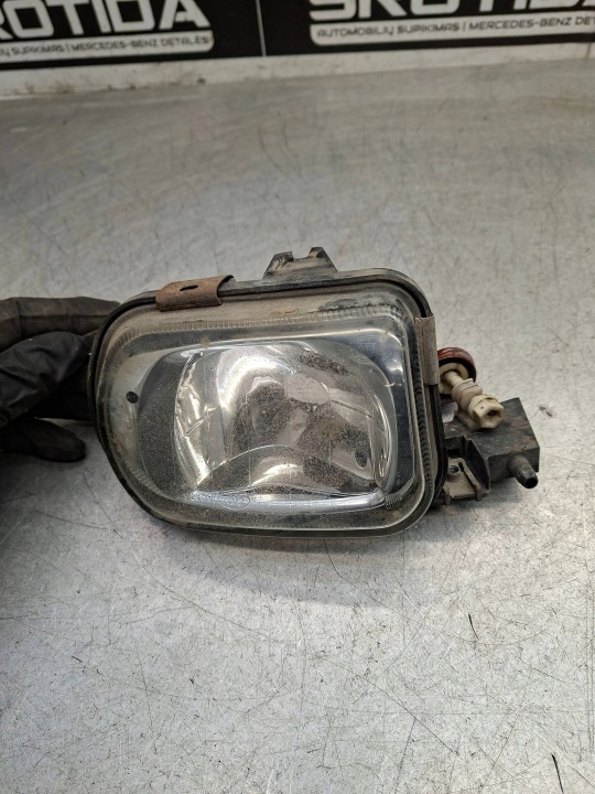 PHARE ANTIBROUILLARD AVANT MERCEDES-BENZ E W211 2118201256