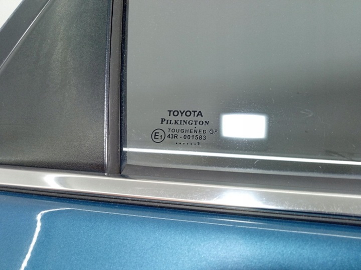 TOYOTA AURIS II LIFT 15-18 UNIVERSEL PORTES ARRIÈRE DROIT 8U6