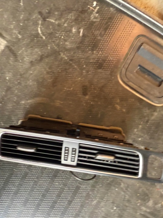 GRILLE CONDUIT D'AIR CENTRALE AUDI Q5 8R 8R1820951G