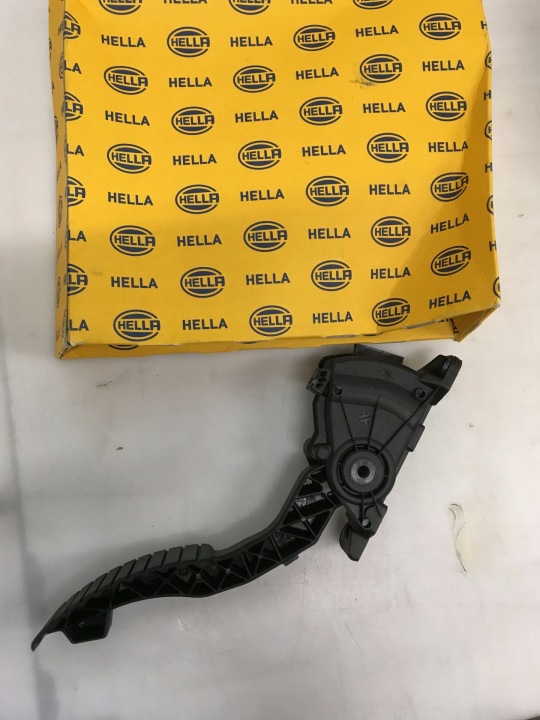 PÉDALE GAZ RENAULT LAGUNA 01-