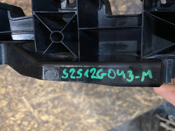 SEAT ATECA 575 LIFT 20- GLISSIÈRE POIGNÉE FIXATION PARE-CHOCS GAUCHE AVANT AVANT