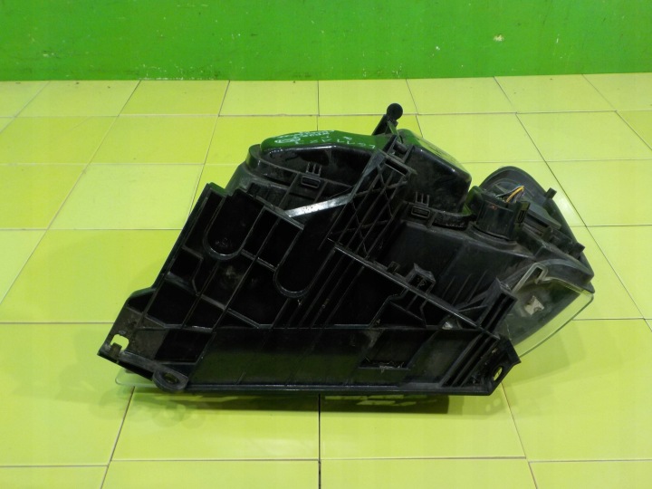 FREELANDER II LIFT 2.2 TD4 11R SUV 5D PHARE DROITE AVANT