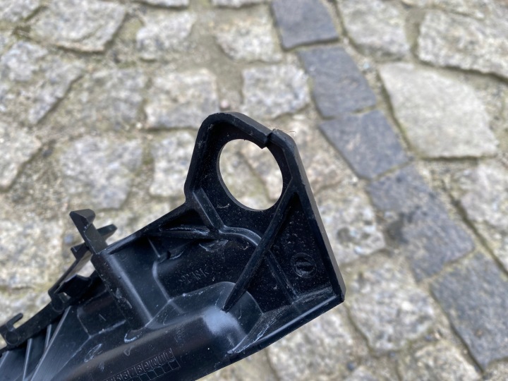 MERCEDES 205 C CLASSE GLISSIÈRE PARE-CHOCS DROIT ARRIÈRE 2058800603 2058850465 ORIGINAL