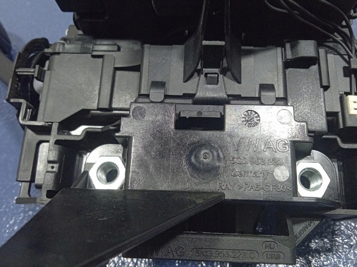 VW PASSAT B8 COMMUTATEUR COMPOSITE BANDE MANETTES 5Q1953521