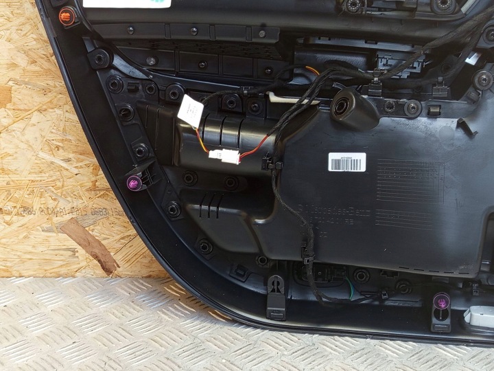 MERCEDES CLA X118 COLLECTEUR GARNITURE BRODERIE PORTES DROIT AVANT